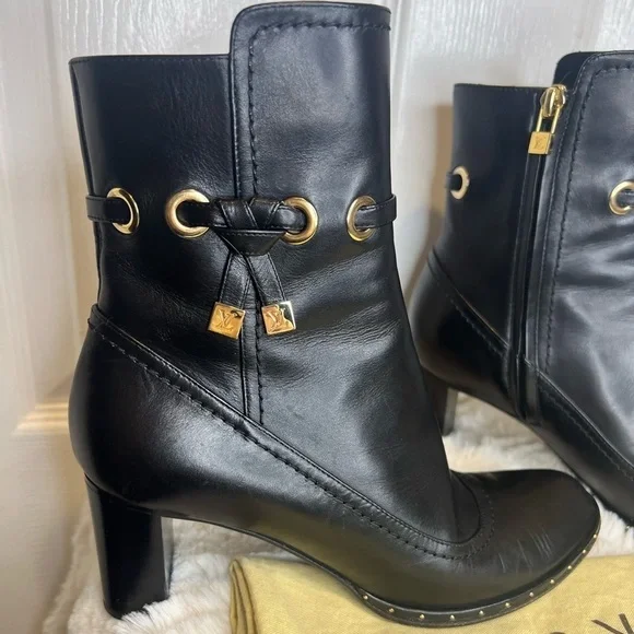 ❤️ LOUIS VUITTON🌷HOST PICK🌷LEATHER ANKLE BOOTS BLACK 6.5 (36.5) - Picture 2 of 16